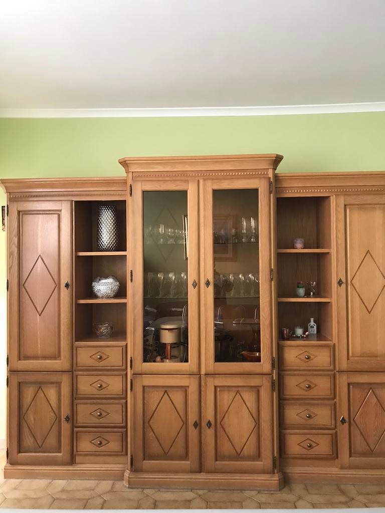 buffet avec plein de rangement en chêne état impec, Comme neuf, Chêne, Avec tiroir(s), 150 à 200 cm