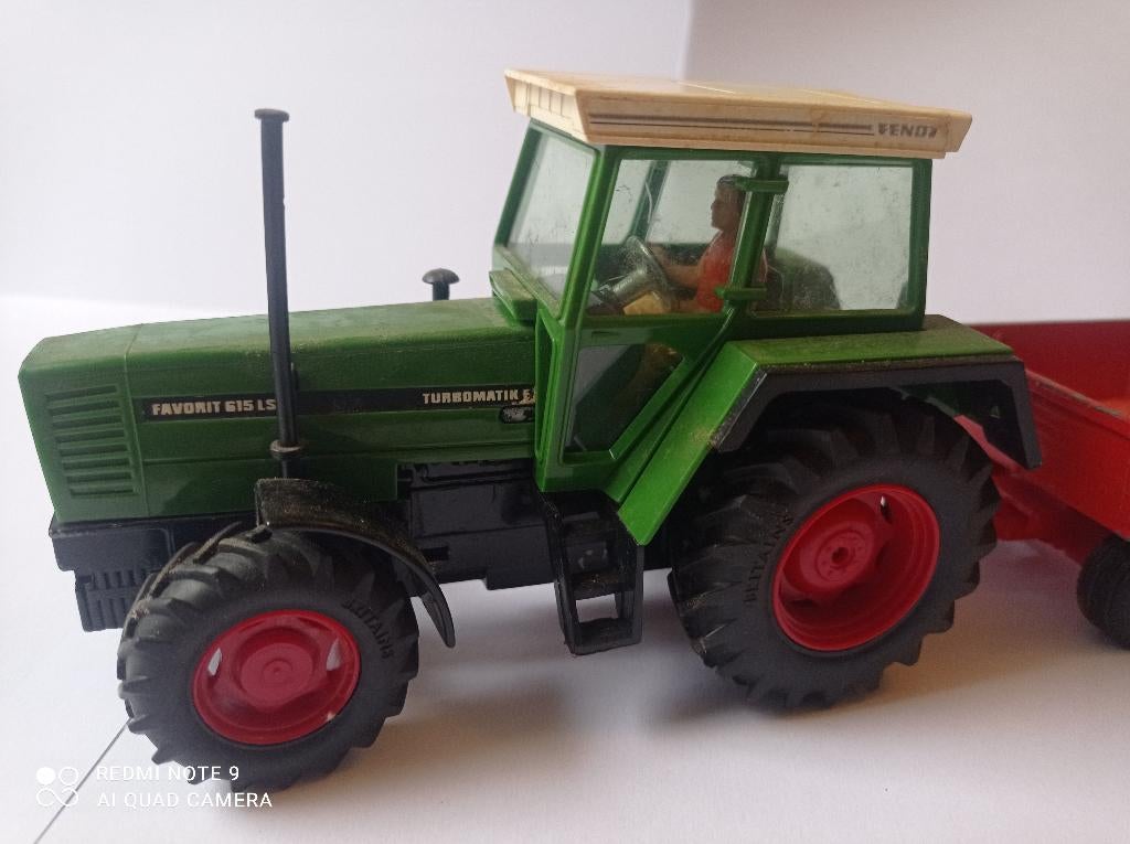 Tracteur FENDT, Charrette et 3 figurines BRITAINS en 1:32, Hobby en Vrije tijd, Modelbouw | Auto's en Voertuigen, Gebruikt, Overige typen