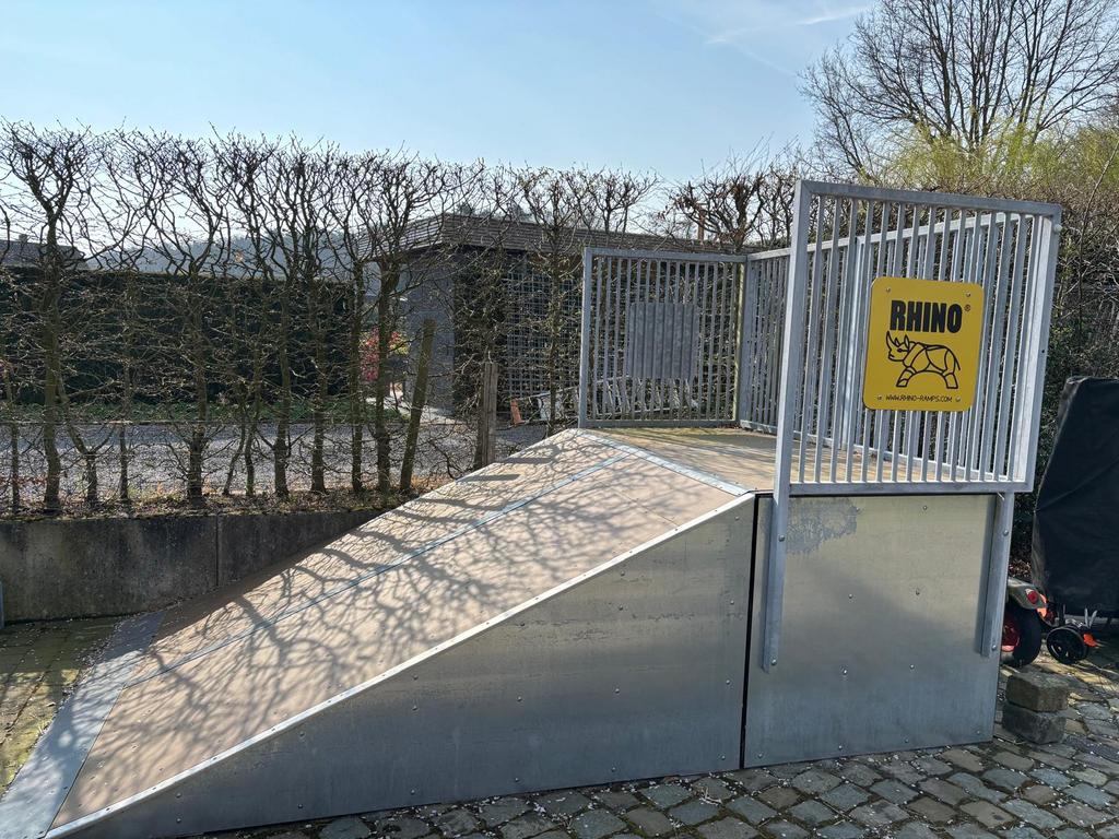 Skate ramp Rhino zeer goede staat, Ophalen