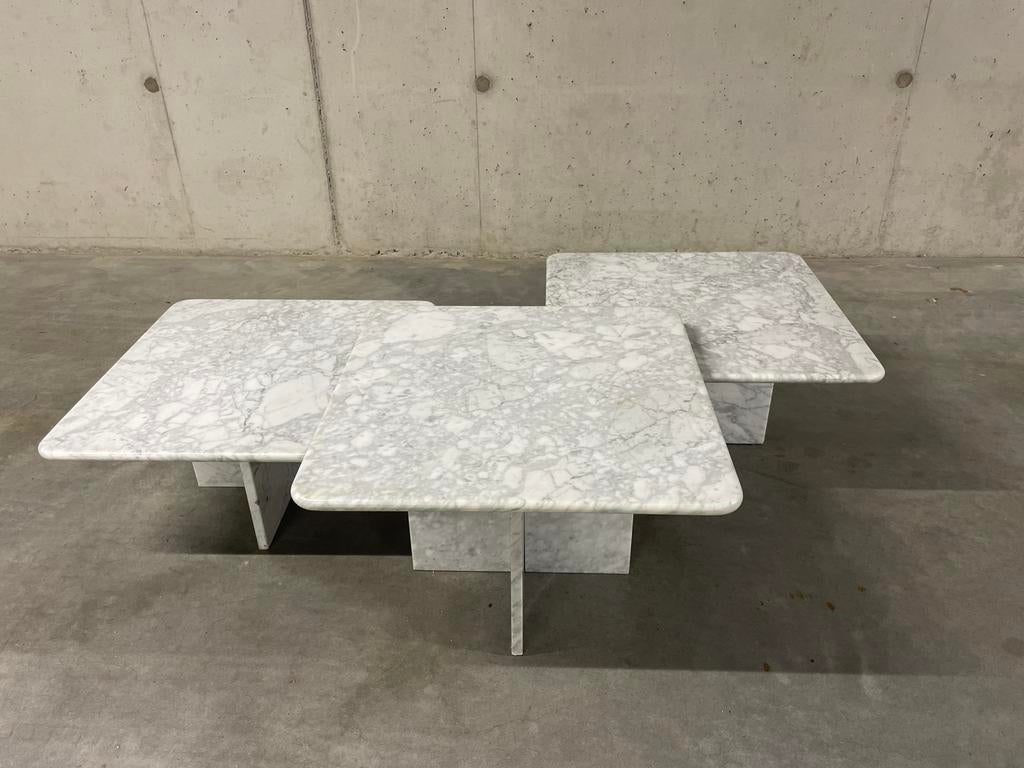 Set de 3 pièces artisanales italiennes Bianco Carrara, Maison & Meubles, Tables | Tables de salon, Enlèvement ou Envoi, Comme neuf