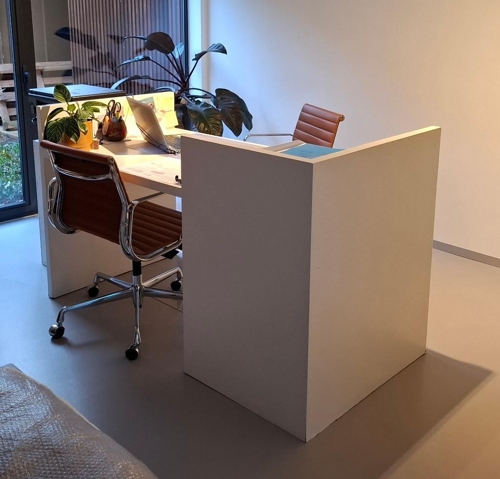 GERESERVEERD Bureau naar ontwerp V. Van Duysen Bulo, Huis en Inrichting, Ophalen, Gebruikt, Hout, Schoolbureau