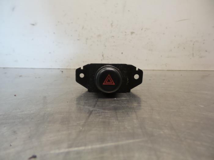 Commutateur éclairage d'urgence d'un Mitsubishi Colt (Colt, -, 3 mois de garantie, Utilisé, Mitsubishi