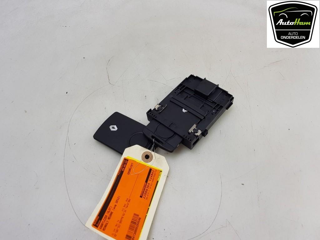 MODULE DE LECTEUR DE CARTES HFM (NEIMAN) (|285909828R|), Autos : Pièces & Accessoires, Utilisé, Renault