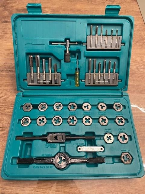 Complete tap- en snijplaatset, Ophalen of Verzenden, Zo goed als nieuw