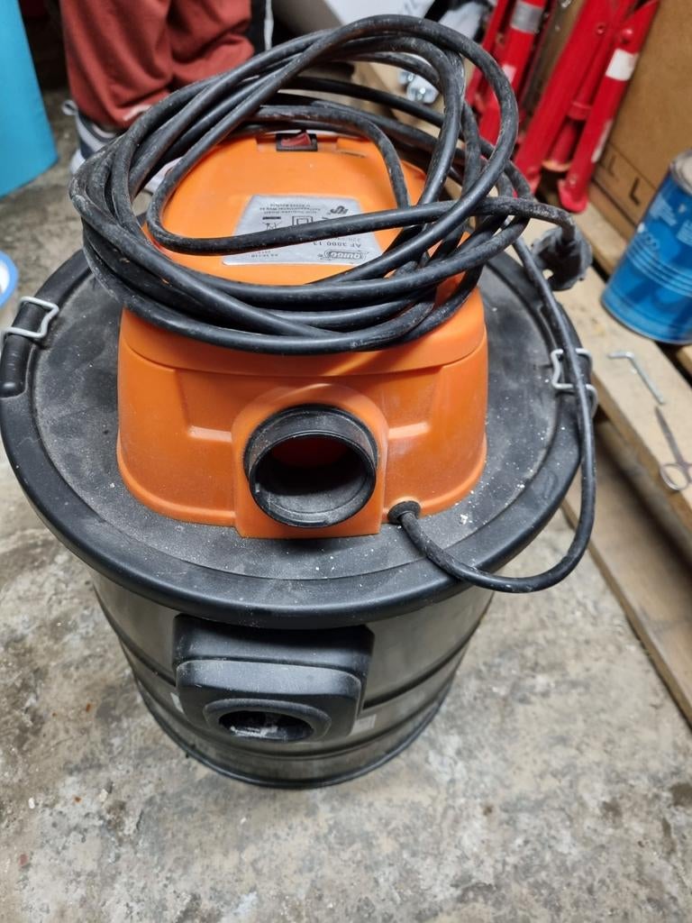 Aspirateur à cendres, Comme neuf