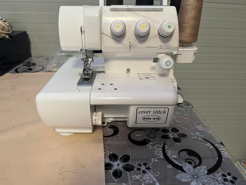 Babylock coverlockmachine, Hobby en Vrije tijd, Ophalen of Verzenden, Zo goed als nieuw, Lockmachine, Bernina