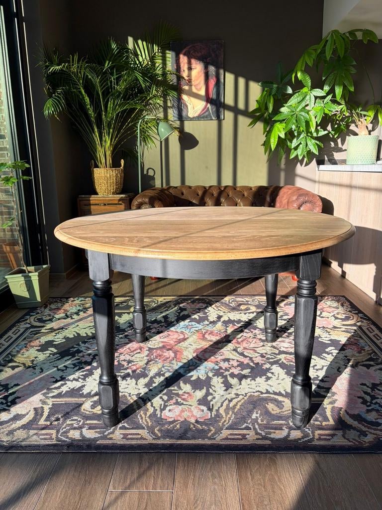Mooie ronde eiken tafel met zwart onderstel, Huis en Inrichting, Ophalen, Rond, Eikenhout