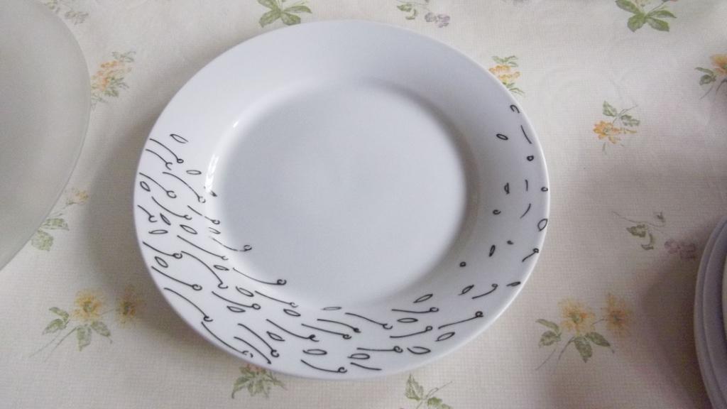 Plat Bord - merk Young, Huis en Inrichting, Ophalen of Verzenden, Nieuw, Porselein, Bord(en)