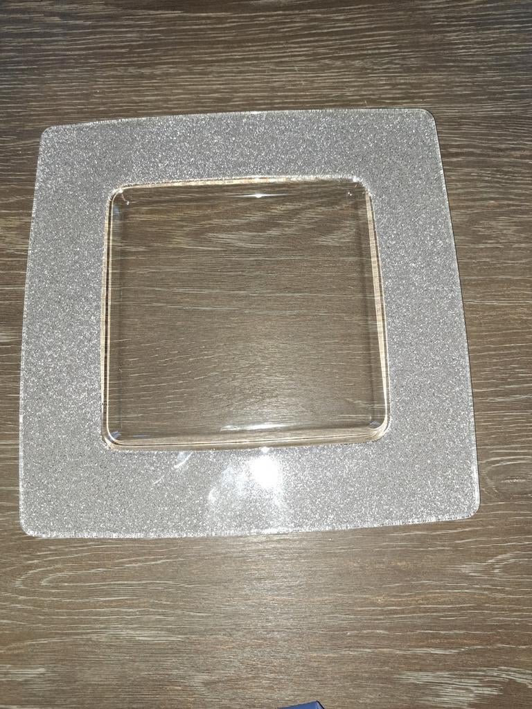 Glazen vierkante onderbord.12 st..( 32x32) en (20×20binnenin, Ophalen