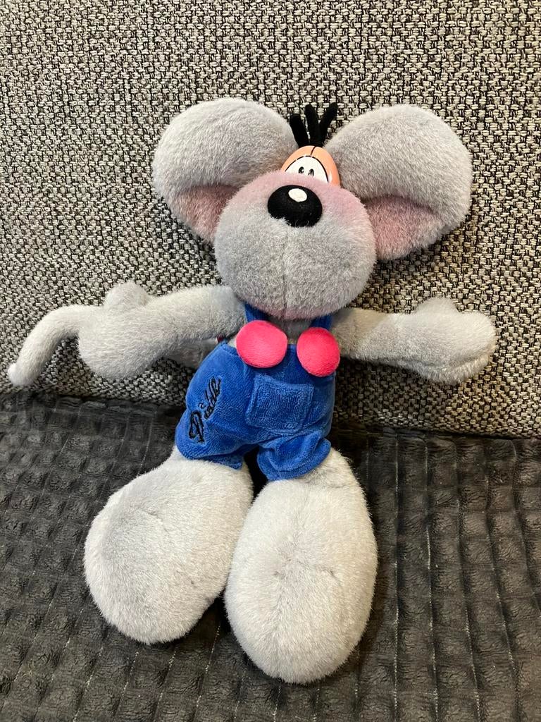 Diddl knuffel grijze diddl met blauw broekpak 23 cm, Verzamelen, Ophalen of Verzenden, Diddl, Zo goed als nieuw, Knuffel