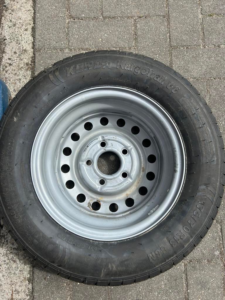 Pneu 175/70R13, Autos : Pièces & Accessoires, Pneus & Jantes, Neuf, 175 mm, Pneu(s), Enlèvement