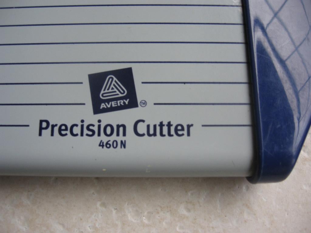 Le coupe-papier à guillotine ou à très haute précision, Enlèvement ou Envoi, Comme neuf