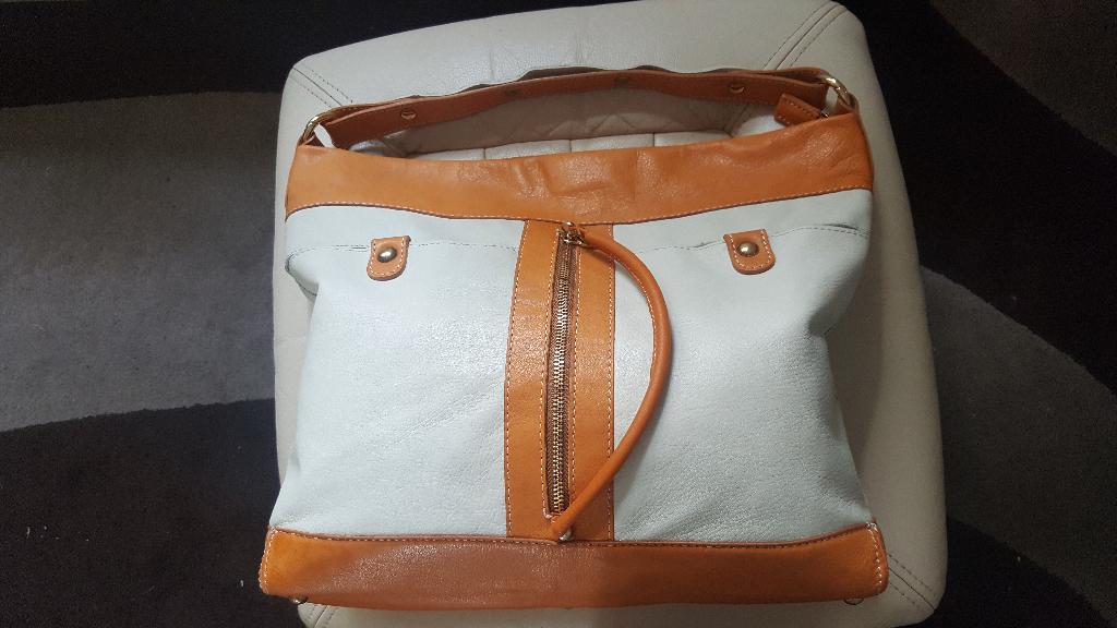 Moderne tas merk "Megghi". Gemaakt in Italië van kalfsleer., Handtassen en Accessoires, Tassen | Damestassen, Ophalen of Verzenden
