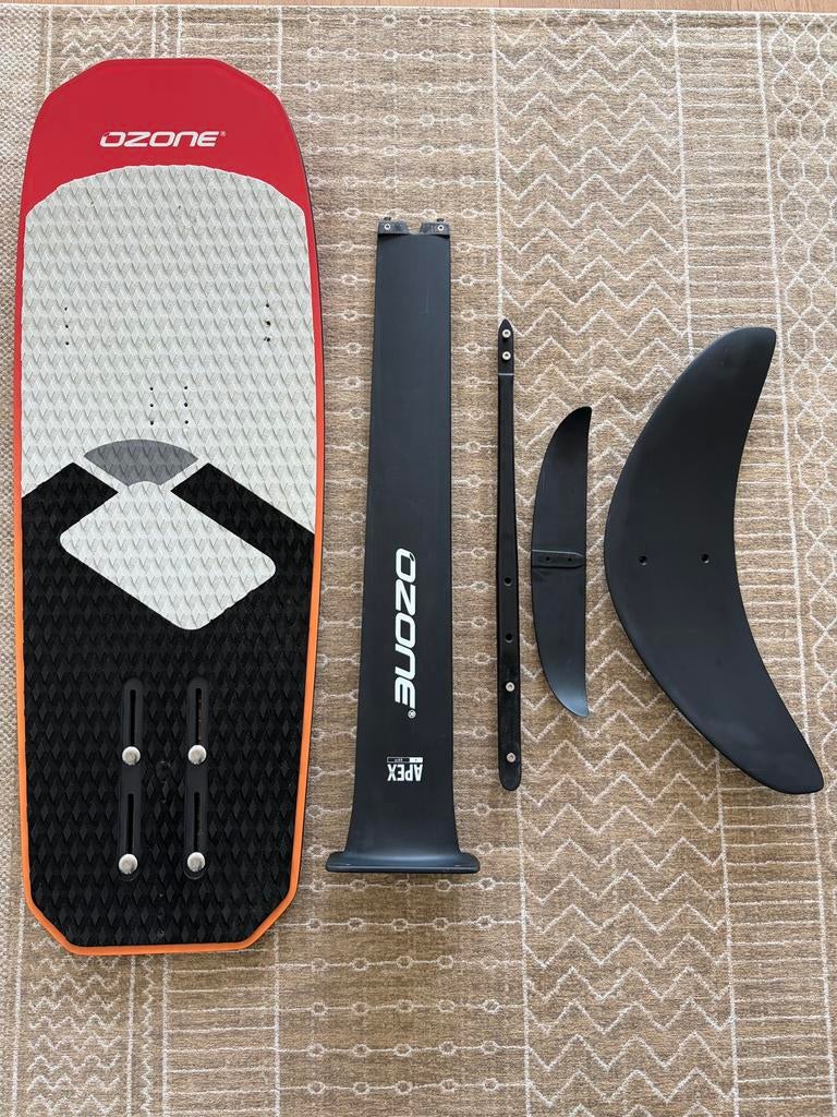 Ozone Apex Kitefoil board, Watersport en Boten, Wingsurfen, Ophalen, Zo goed als nieuw
