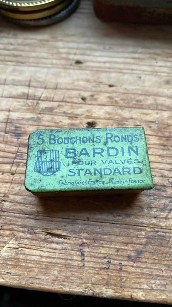 Petite boîte bouchon ancien, Collections