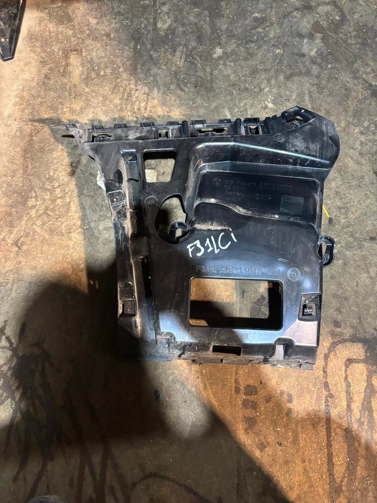 Guide pare-chocs gauche BMW F31 51127384479, Autos : Pièces & Accessoires, Pare-chocs, Enlèvement, Utilisé, /