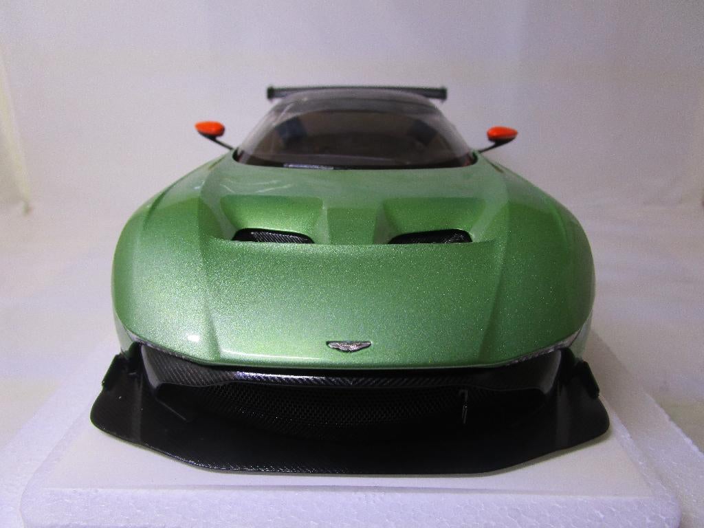 autoart aston martin vulcan 1:18, Ophalen of Verzenden, Zo goed als nieuw, Auto, Autoart