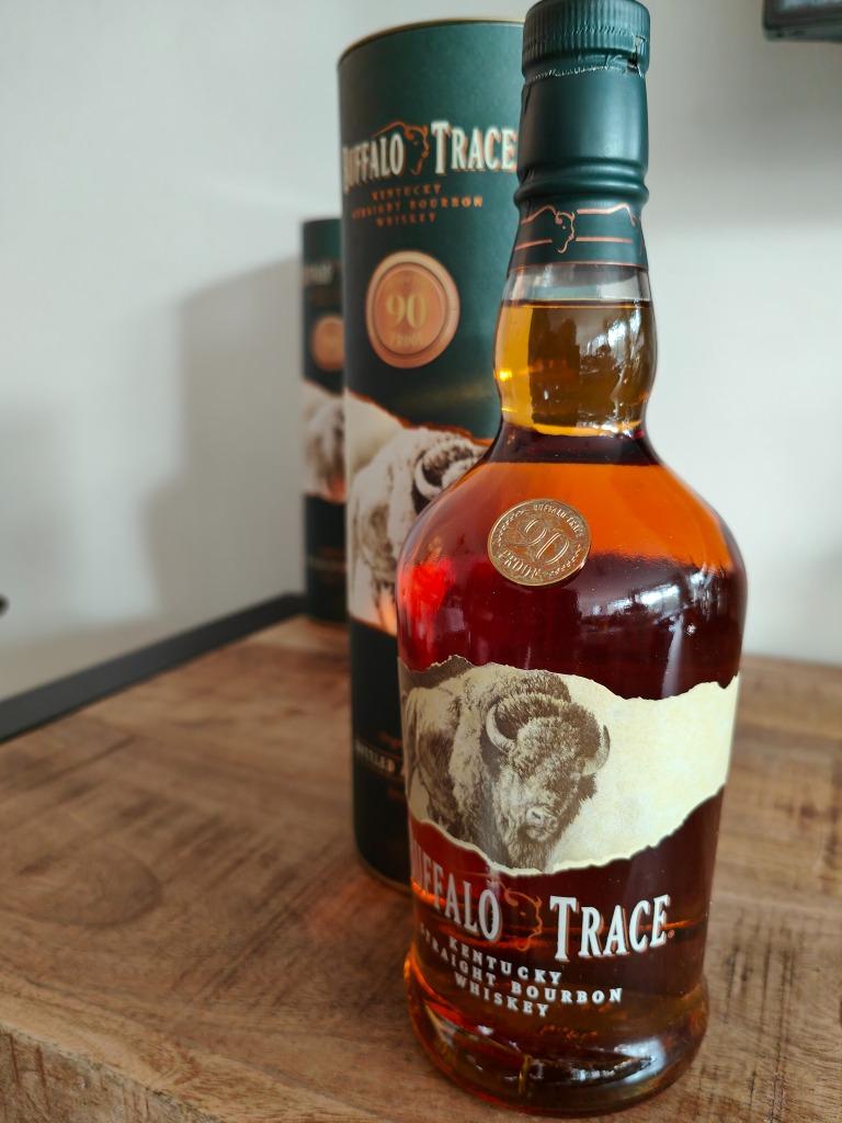 Buffalo Trace 90 Proof French Connections 45 Bourbon + Tin, Overige gebieden, Overige typen, Nieuw, Ophalen of Verzenden