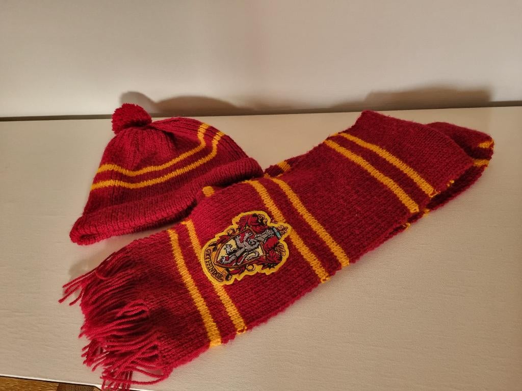 Harry Potter muts en sjaal Gryffindor, Ophalen of Verzenden, Gebruikt, Gebruiksvoorwerp