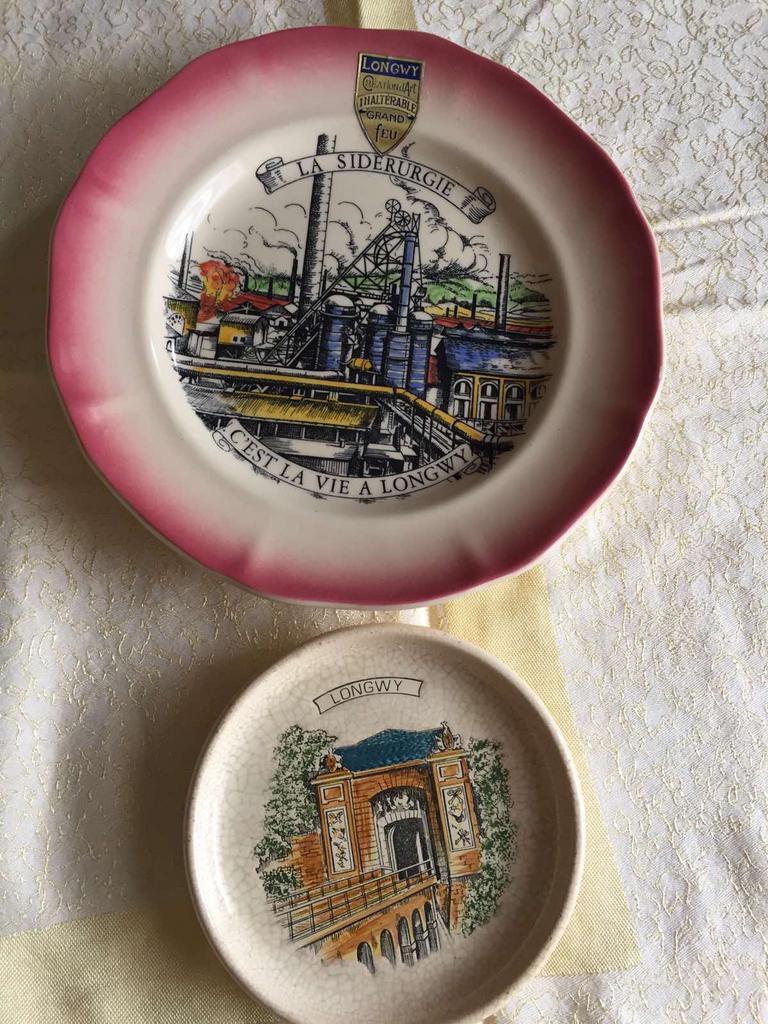 Lot de 2 assiettes Longwy, Antiquités & Art