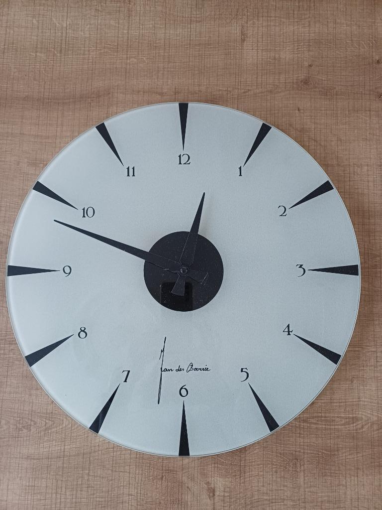horloge design, Enlèvement