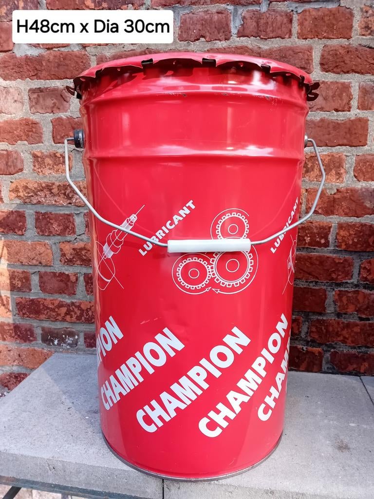 Tambour à huile décoratif de la marque Champion, Enlèvement