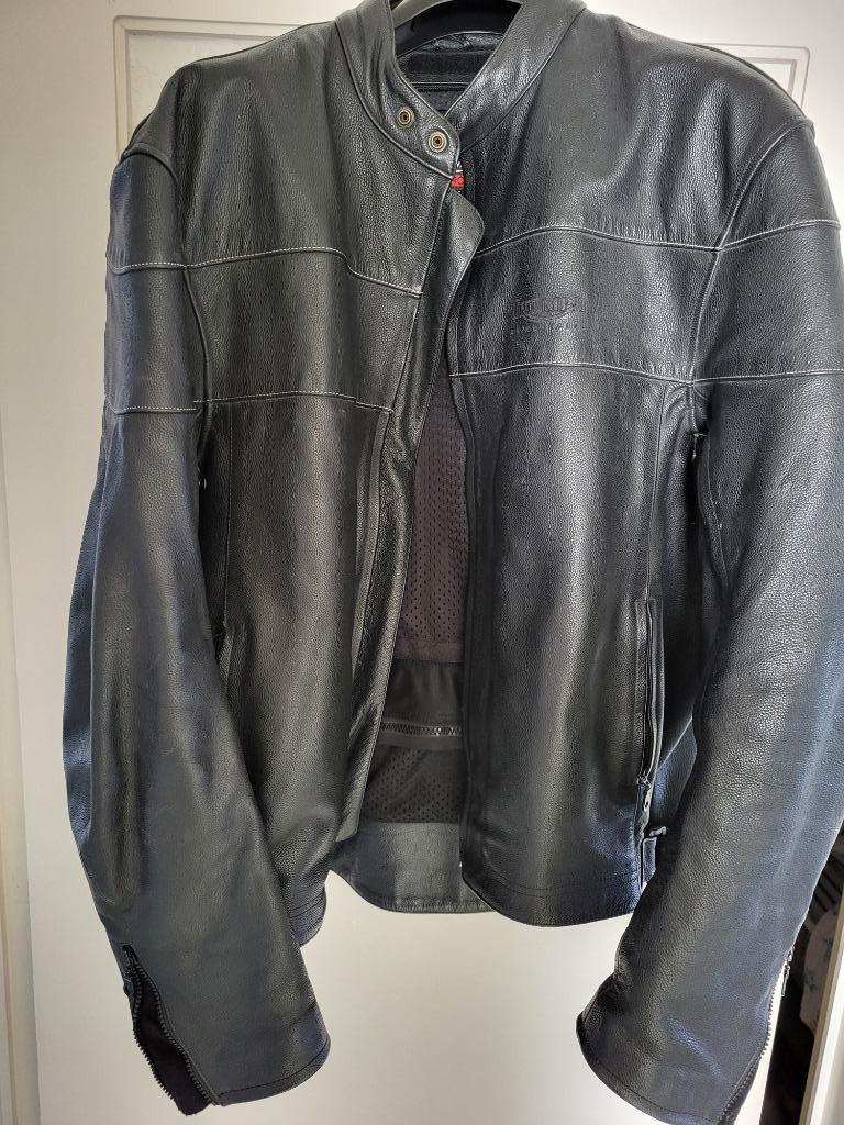 Veste de moto en cuir Triumph, Motos, Vêtements | Vêtements de moto, Manteau | cuir, Hommes, Seconde main, Enlèvement