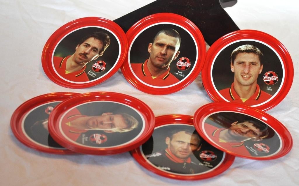 12 sous verre metal coca cola avec joueur de foot, Collections, Enlèvement ou Envoi, Comme neuf, Autres types