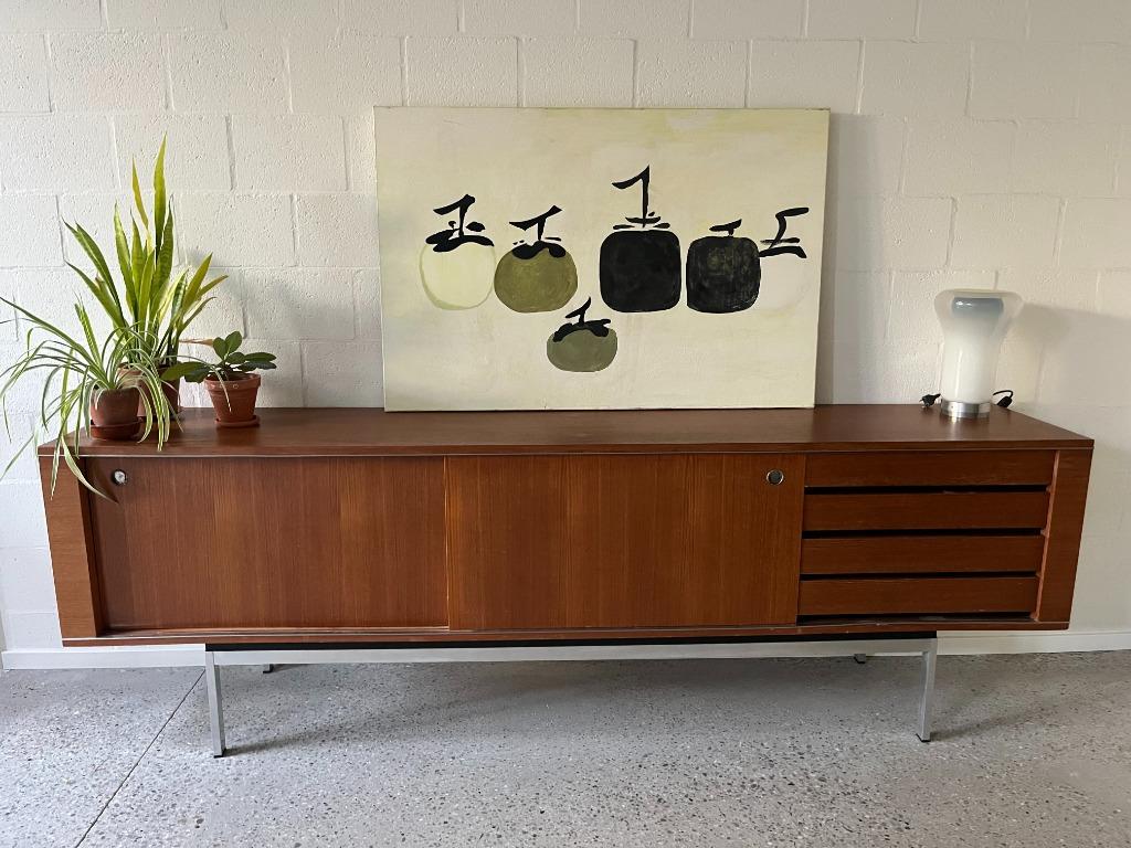 Buffet vintage des années 1960 avec structure chromée, Maison & Meubles, Armoires | Dressoirs, Utilisé, 200 cm ou plus, 25 à 50 cm