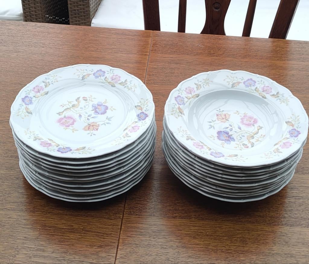 Lot de 12 assiettes plates et 12 creuses en porcelaine neuve, Antiquités & Art, Antiquités | Services (vaisselle) complet, Enlèvement ou Envoi