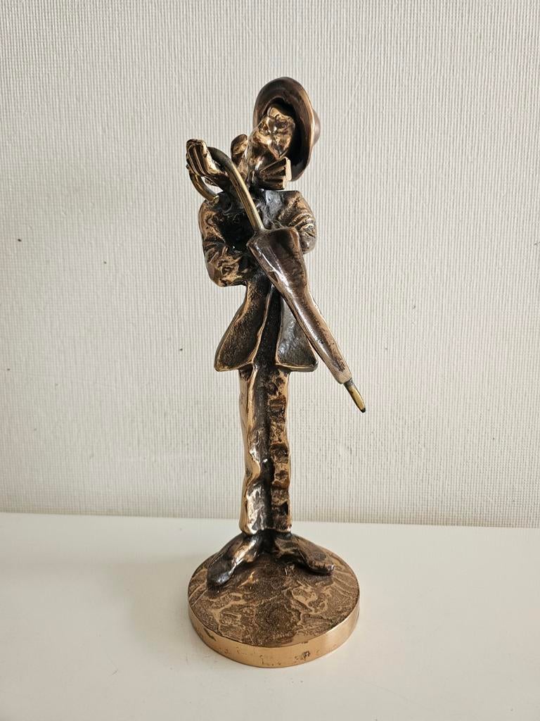 Yves Lohé bronzen beeld
Gesigneerd
33cm hoog
11cm breedte, Ophalen