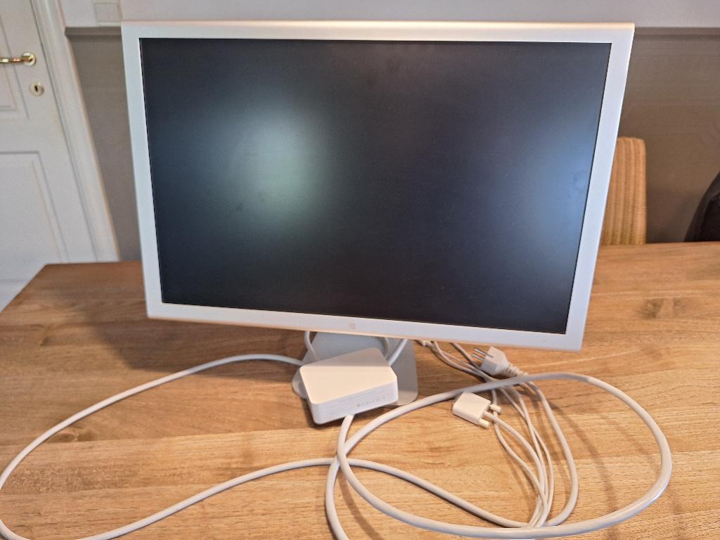 2 X Apple Cinema HD Display A1082 23 inch, Informatique & Logiciels, 23 inch, Enlèvement, Comme neuf, Autres modèles