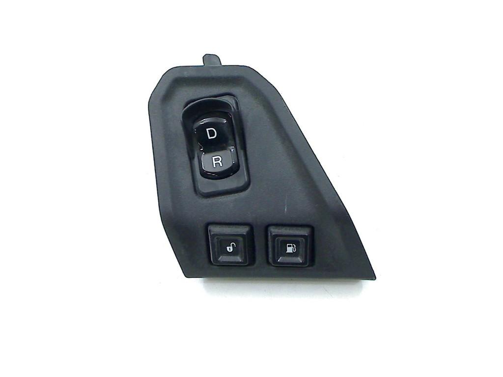 STUURSCHAKELAAR LINKS Piaggio MP3 530 2022- (01-2022/-), Dhr. S. di Majo, Gebruikt, Info@cama-motorparts.nl, P.J. Troelstraweg 8 8
3144 CX  MAASSLUIS, NL