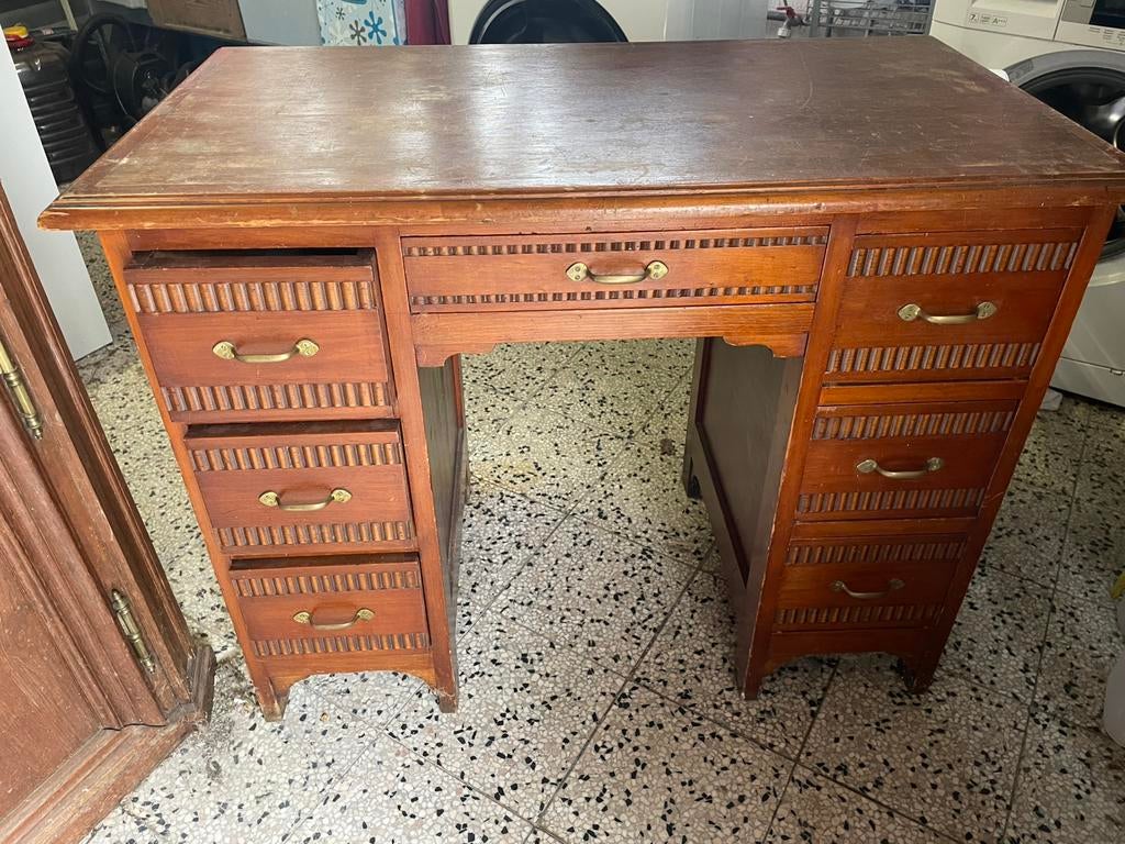 Petit bureau, Enlèvement