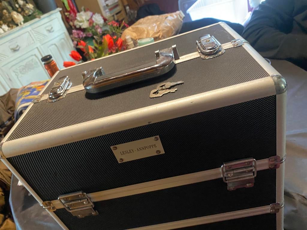 Nagelverzorgingskoffer van Lesley- AnnPoppe, Ophalen