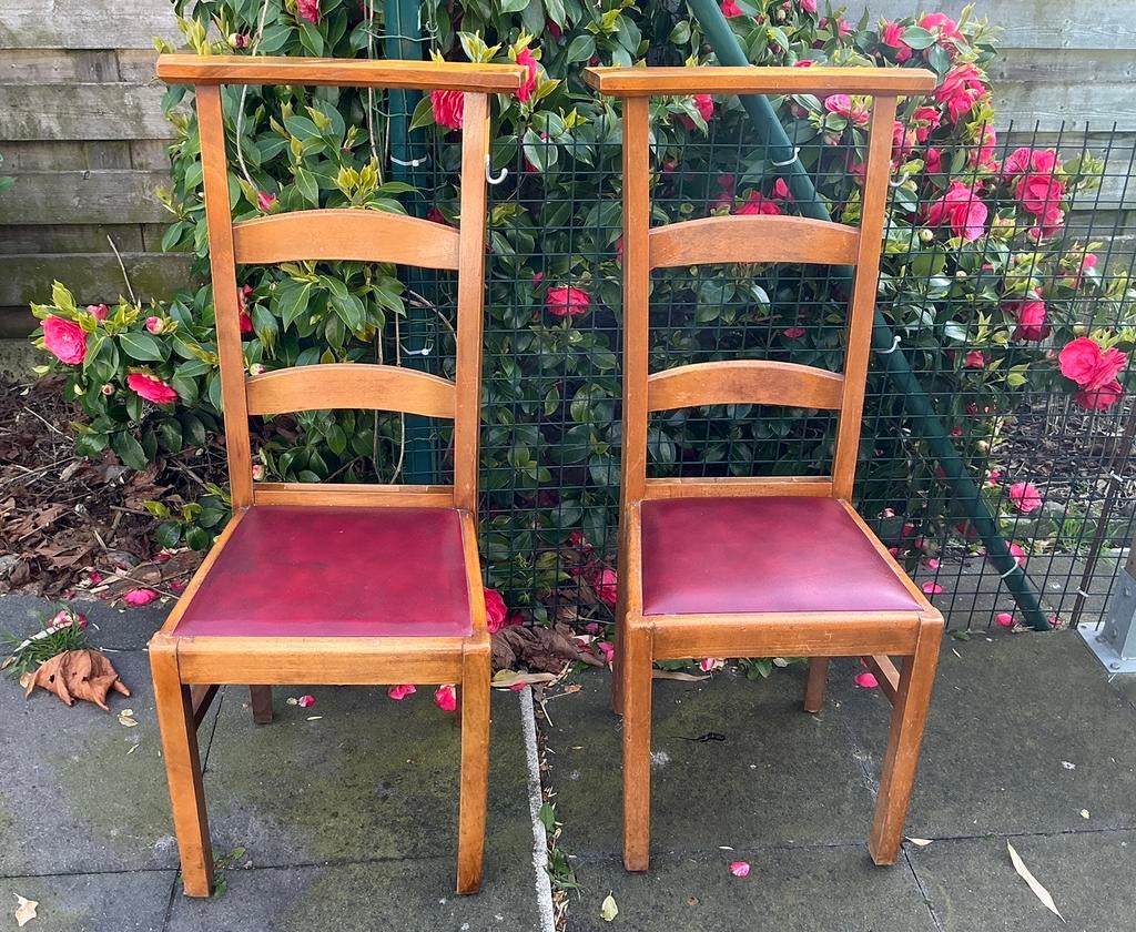 Twee kerkstoelen, Ophalen