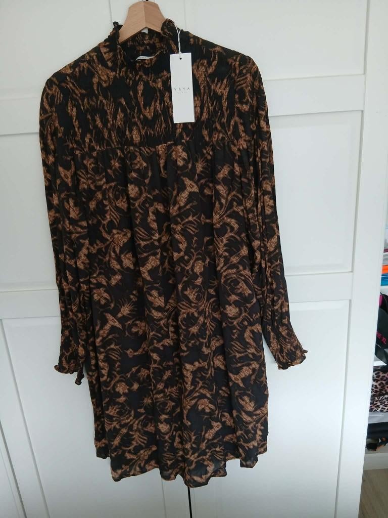 NIEUW dameskleedje M 40, Kleding | Dames, Maat 38/40 (M), Bruin, Nieuw, Ophalen of Verzenden