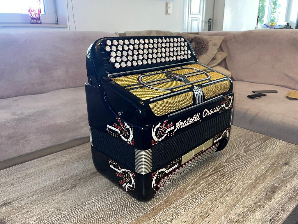 Fratelli Crosio zo goed als nieuw met casotto, Muziek en Instrumenten, Accordeons, Met koffer, Zo goed als nieuw, Knopaccordeon