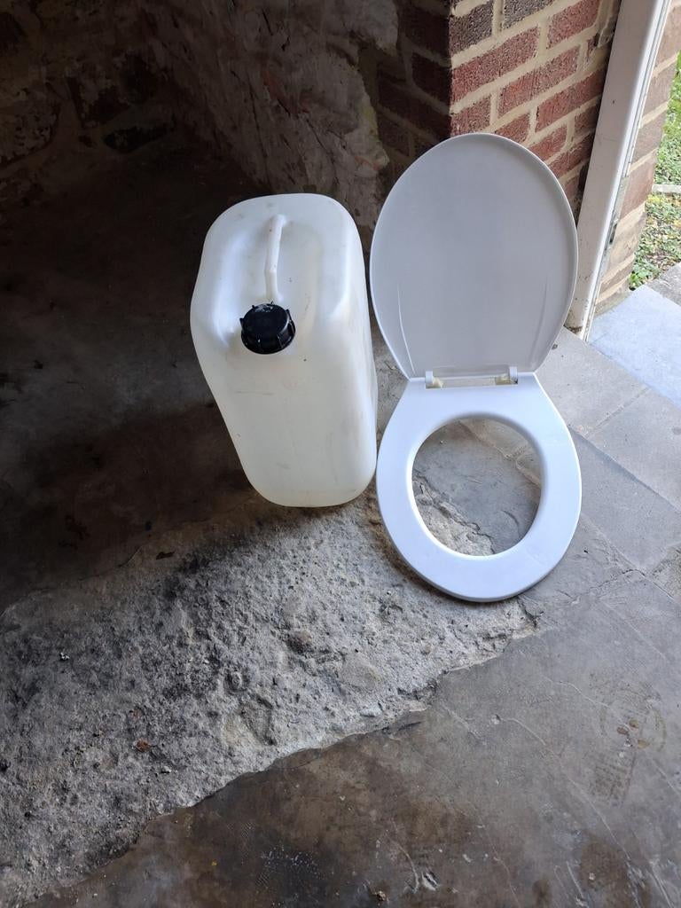 Bidon et planche wc, Bricolage & Construction, Sanitaire