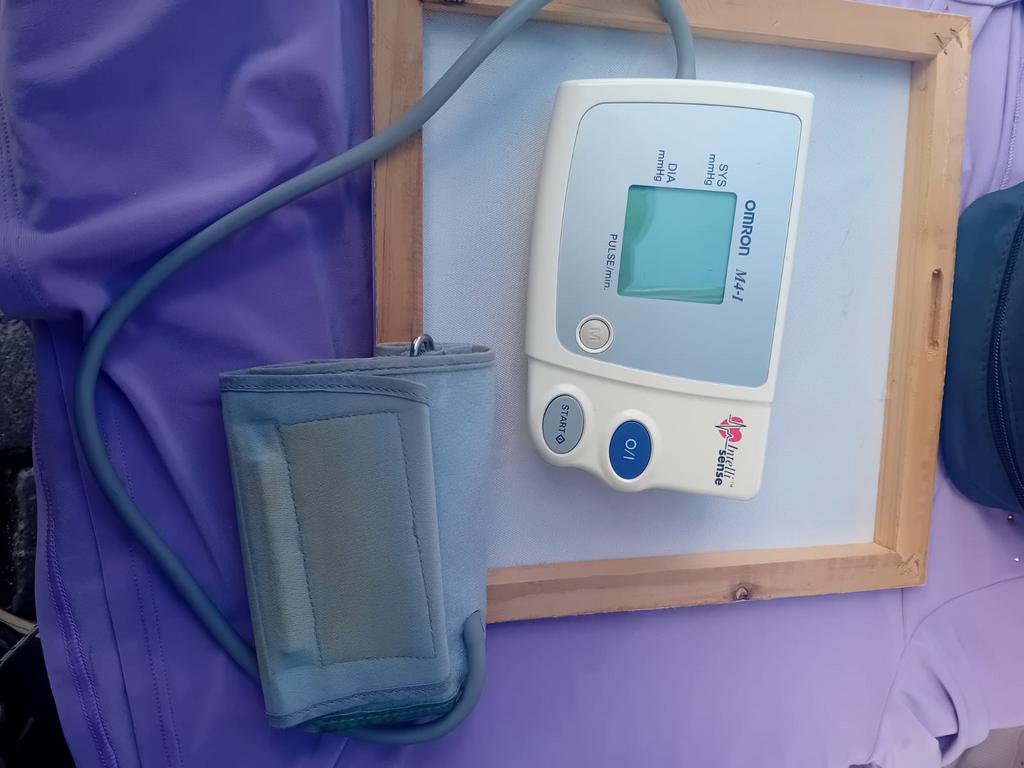 Omron bloeddrukmeter, Diversen, Verpleegmiddelen, Ophalen, Zo goed als nieuw