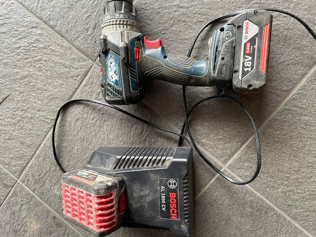 Foreuse bosch chargeur et 2 batteries 140€, Bricolage & Construction, Outillage | Foreuses, Enlèvement ou Envoi, Comme neuf