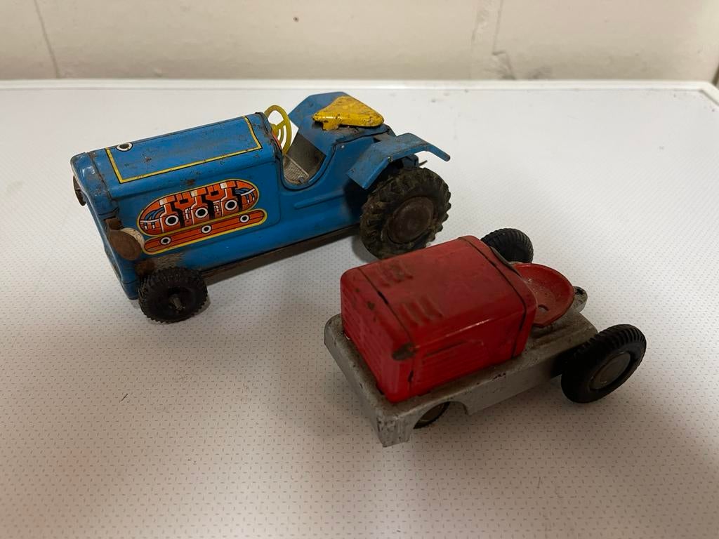 2x Friction Tractor Made In Japan, Antiek en Kunst, Antiek | Speelgoed, Ophalen of Verzenden