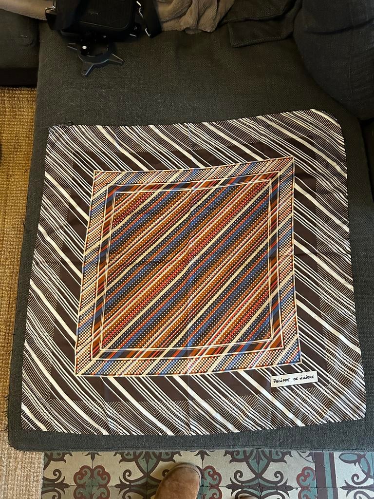 Philippe de Villiere sjaal met zijden patronen 77x79, Ophalen of Verzenden, Zo goed als nieuw