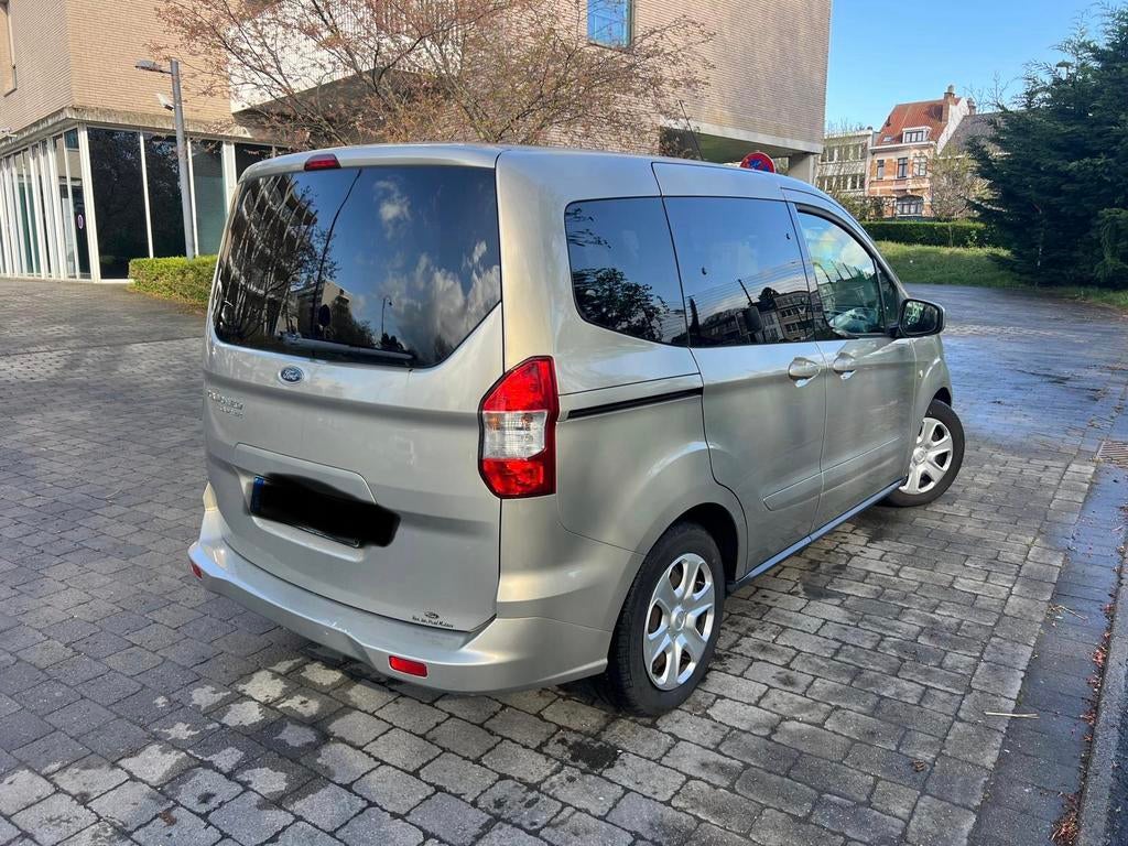 Ford Tourneo Courier 1.5 TDCi Titanium, Autos, Achat, Euro 6, Entreprise, Entretenue par le concessionnaire