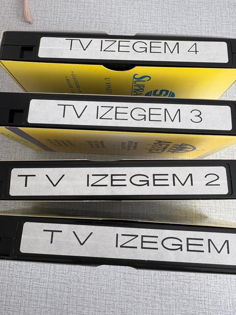 GRATIS 4 video cassetten van Stad Izegem, Cd's en Dvd's, Ophalen, Zo goed als nieuw