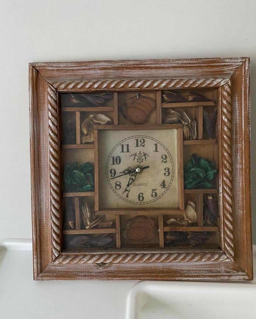 Horloge murale en bois, Maison & Meubles, Accessoires pour la Maison | Horloges, Horloge murale