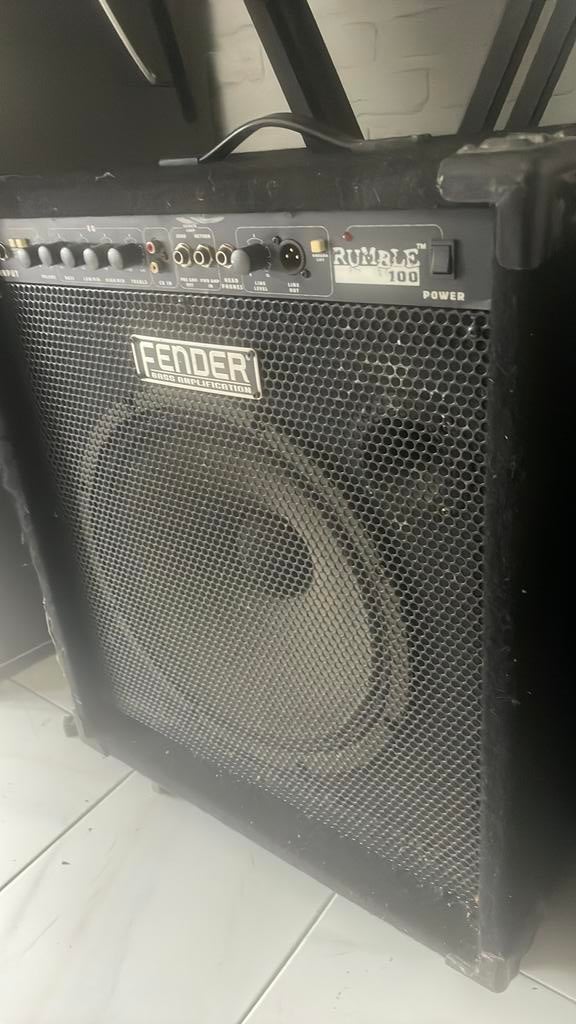 Fender Rumble 100 basversterker, Muziek en Instrumenten, Ophalen, Zo goed als nieuw