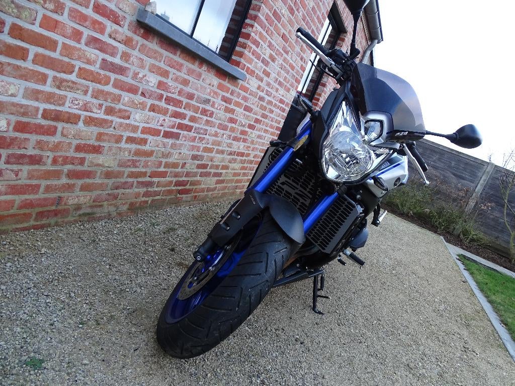 YAMAHA FZ8 naked bike (2016) - foto 3