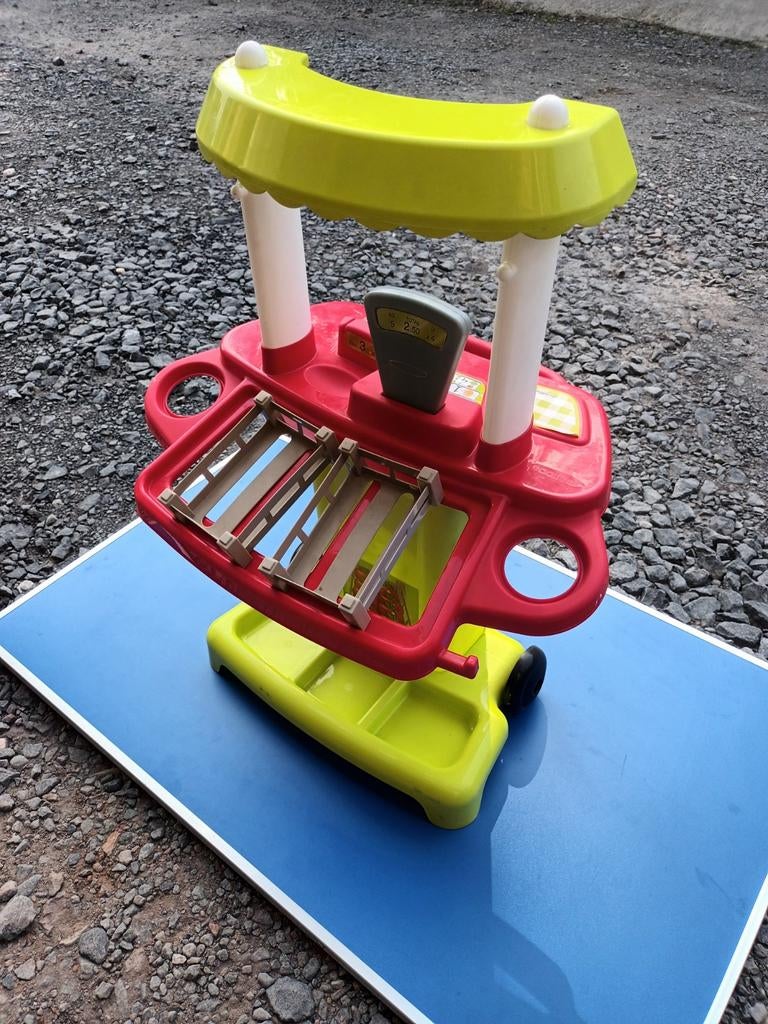 Petit stand magasin
Jeu pour enfants
Bon état, Enlèvement