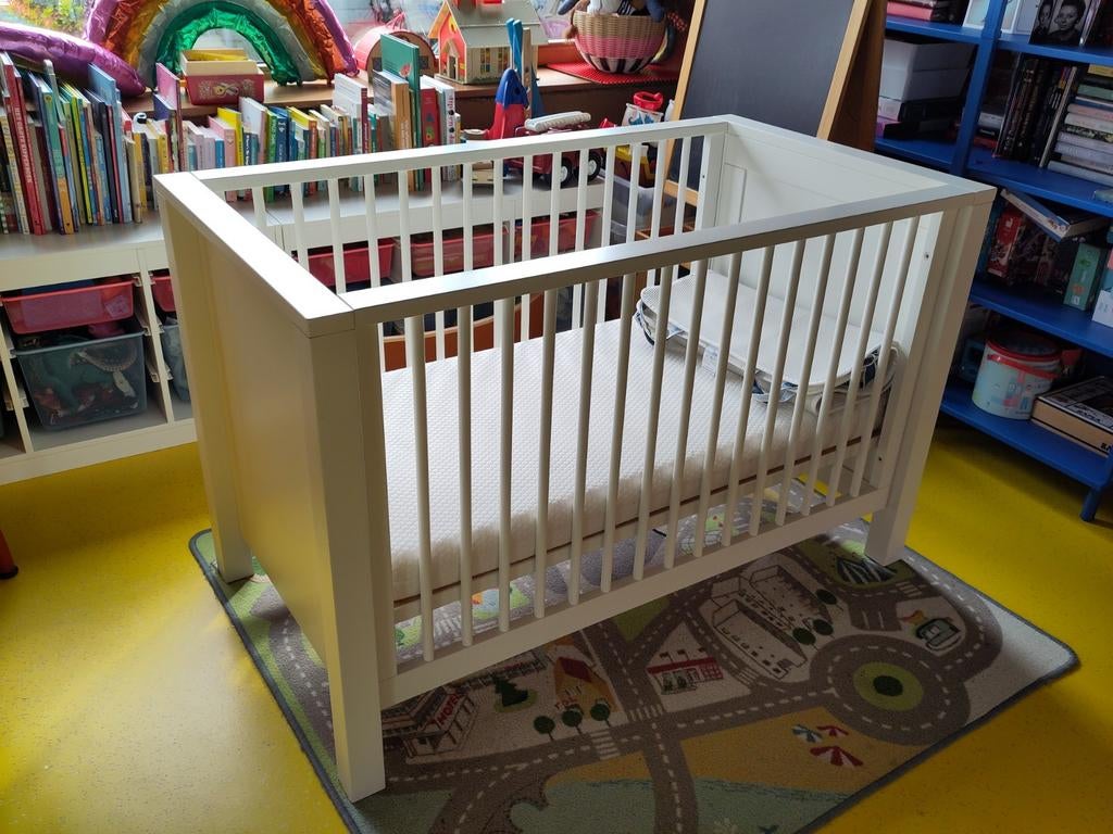 Babybedje + matras + matrasbeschermer AeroSleep, 70 tot 85 cm, Zo goed als nieuw, Minder dan 140 cm, Ophalen